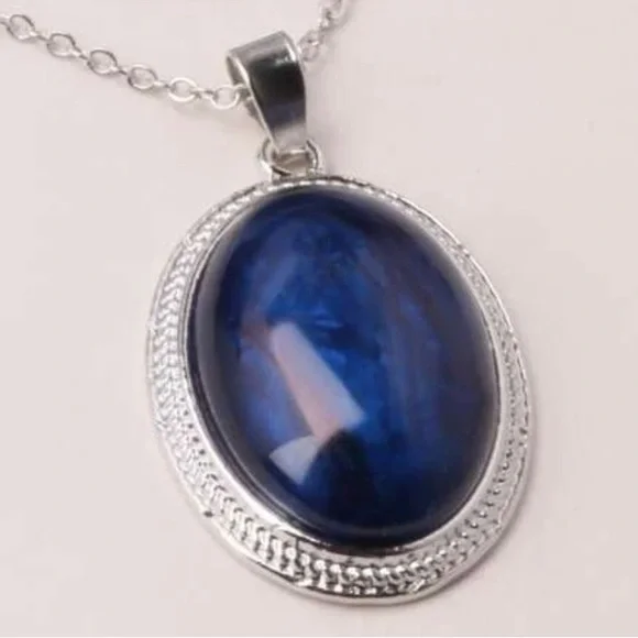 New Woman’s Sterling Silver Natural Brazilian Blue Kyanite Gemstone Necklace - Picture 9 of 10